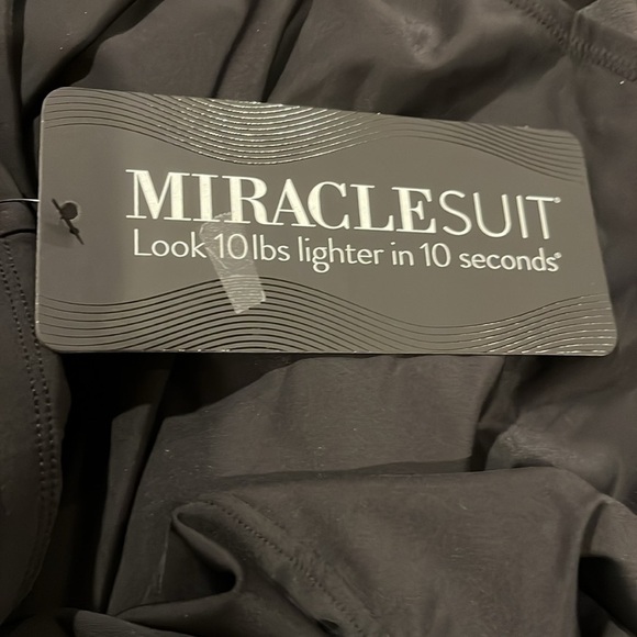 🆕 Miracle Suit Fit & Flair Swim Skirt with Zip Pocket Size 8 Black - Picture 8 of 11